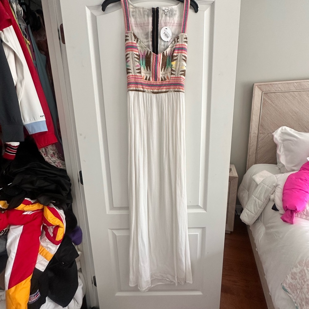 En Creme White and Cream Embellished Maxi Sundress